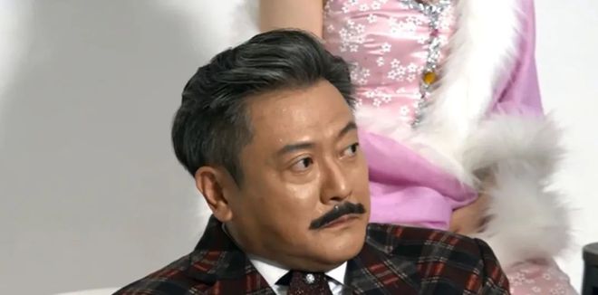 盘点那些健身明星_50岁健身的男明星_健身明星男发型图片