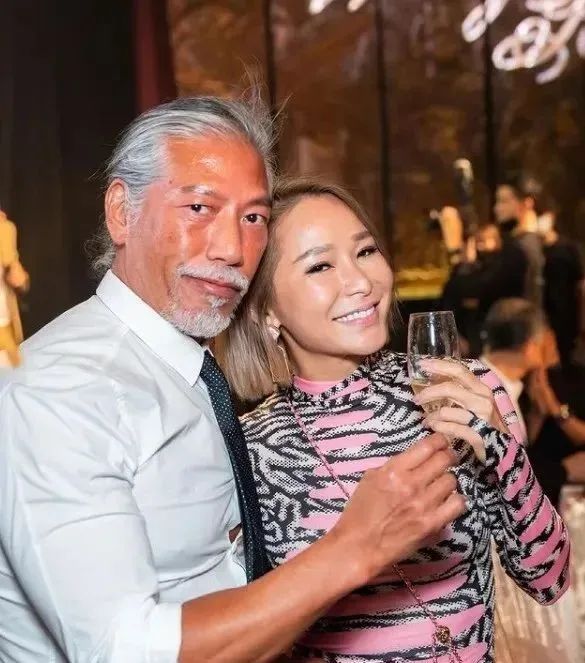 盘点那些健身明星_50岁健身的男明星_健身明星男发型图片