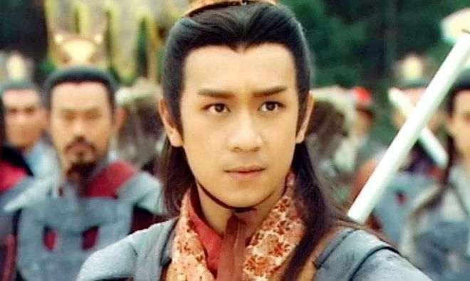 盘点那些健身明星_50岁健身的男明星_健身明星男发型图片