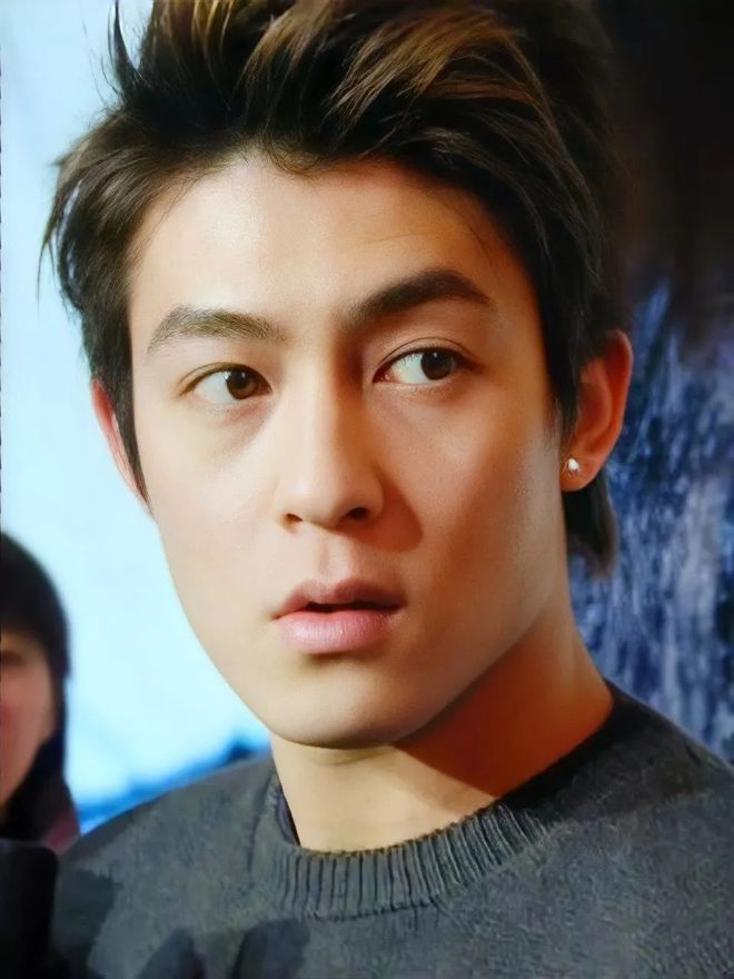 盘点那些健身明星_50岁健身的男明星_健身明星男发型图片