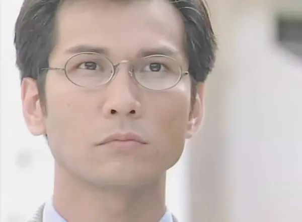 健身明星男发型图片_盘点那些健身明星_50岁健身的男明星