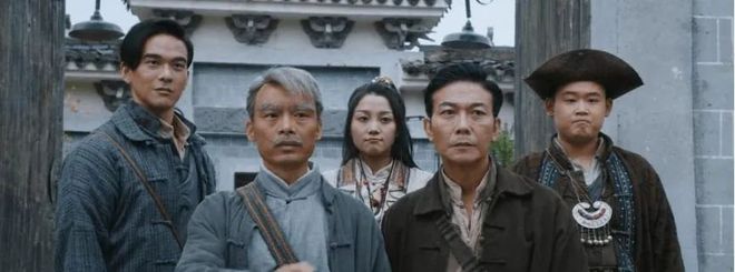 盘点那些健身明星_健身明星男发型图片_50岁健身的男明星