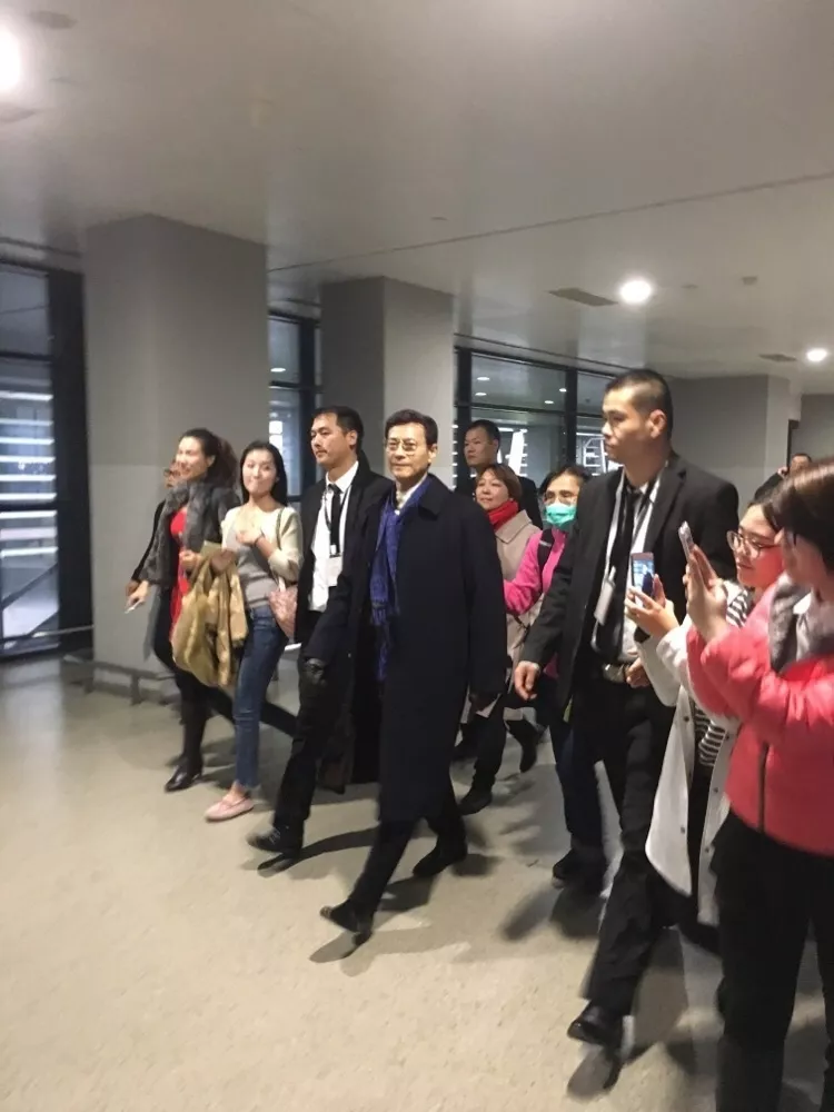 健身明星男图片_健身明星男发型图片_50岁健身的男明星