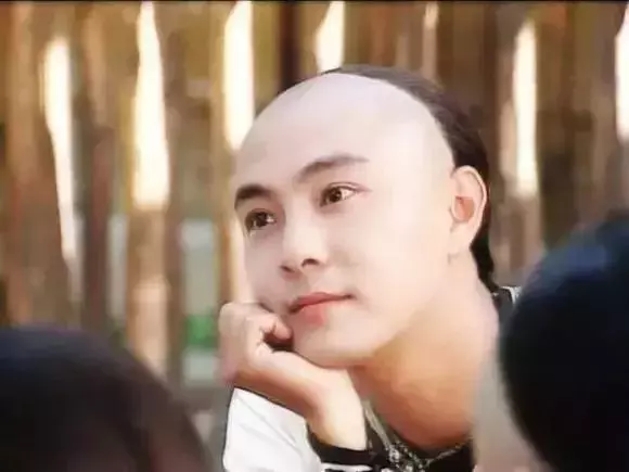 健身明星男图片_50岁健身的男明星_健身明星男发型图片