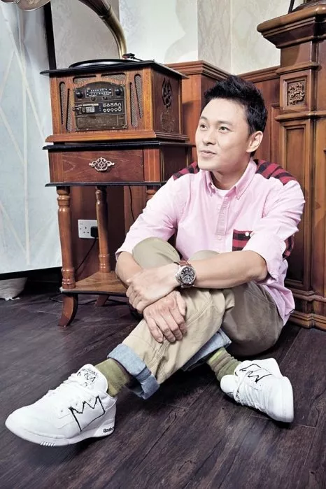50岁健身的男明星_健身明星男发型图片_健身明星男图片