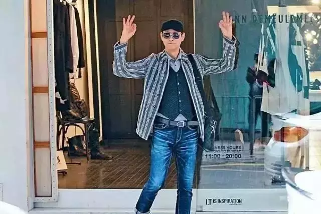 50岁健身的男明星_健身明星男图片_健身明星男发型图片
