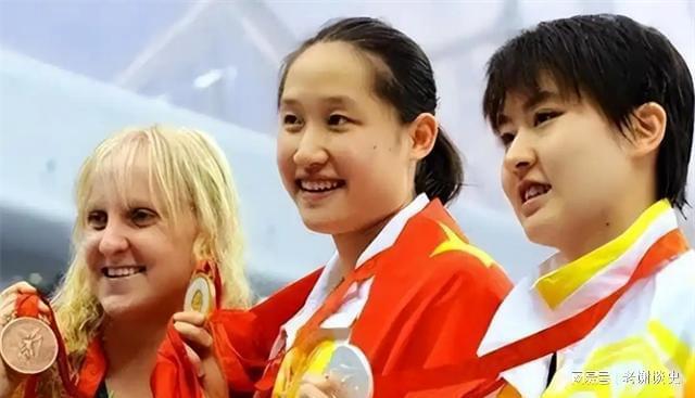 游泳冠军女子_世界游泳冠军男的还是女的_游泳比赛世界冠军